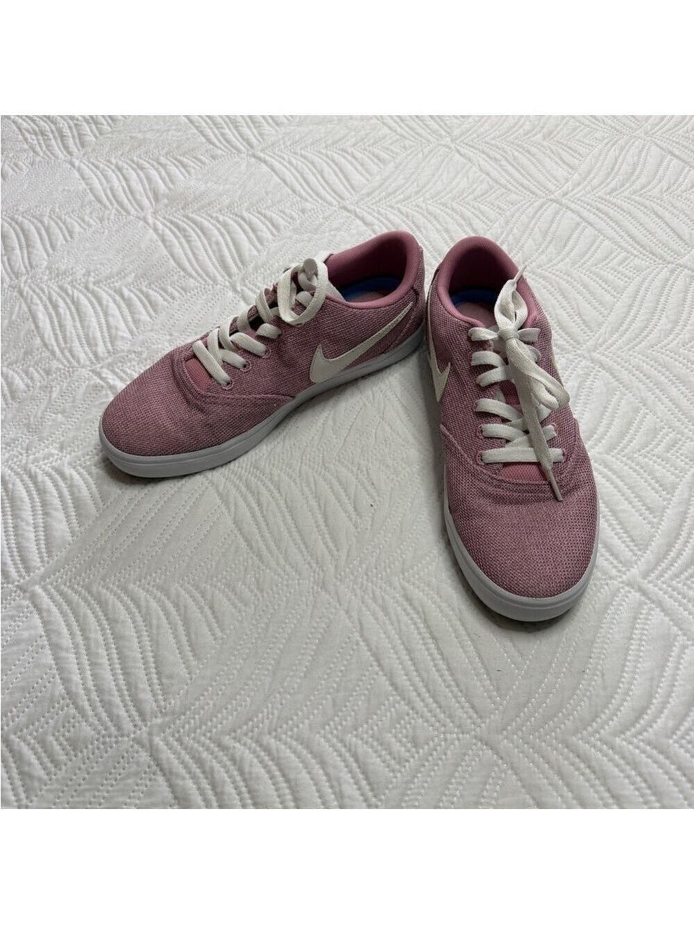 Nike SB Women’s Check Solar Pink Low Top Sneakers. Size 9